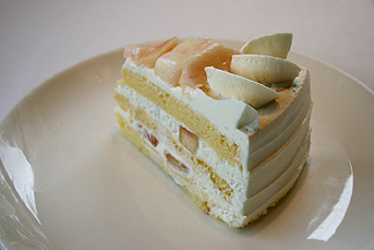 白桃のケーキ